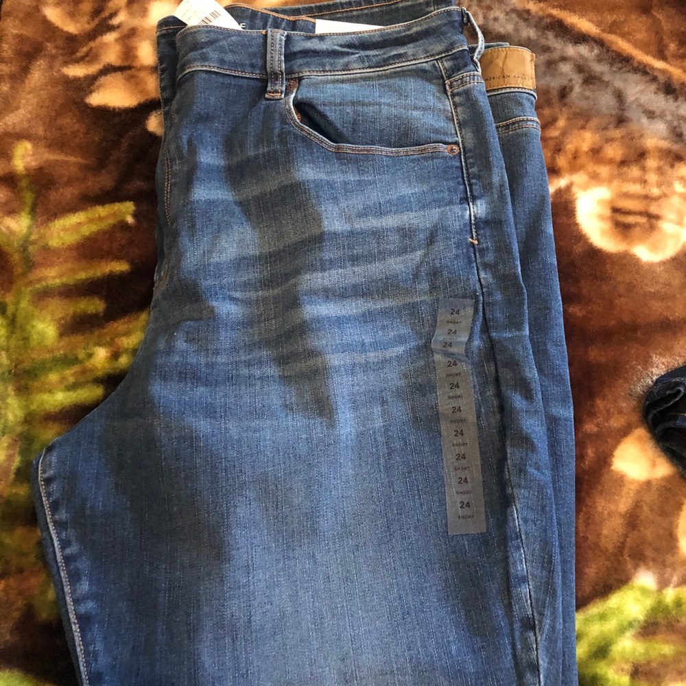 NEW WITH TAGS PLUS SIZE AMERICAN EAGLE JEANS 24S